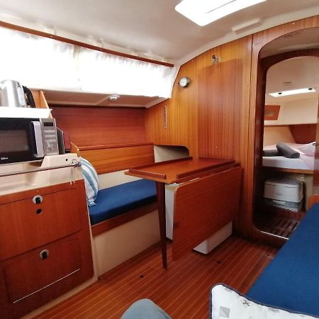 Cozy Sailboat In Barcelona!! No Showers Сант Адриа де Бесос Екстериор снимка