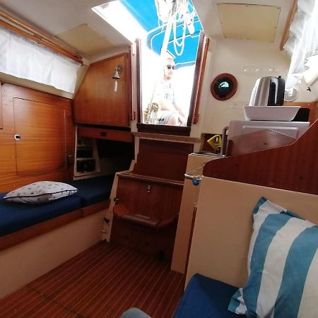 Cozy Sailboat In Barcelona!! No Showers Сант Адриа де Бесос Екстериор снимка