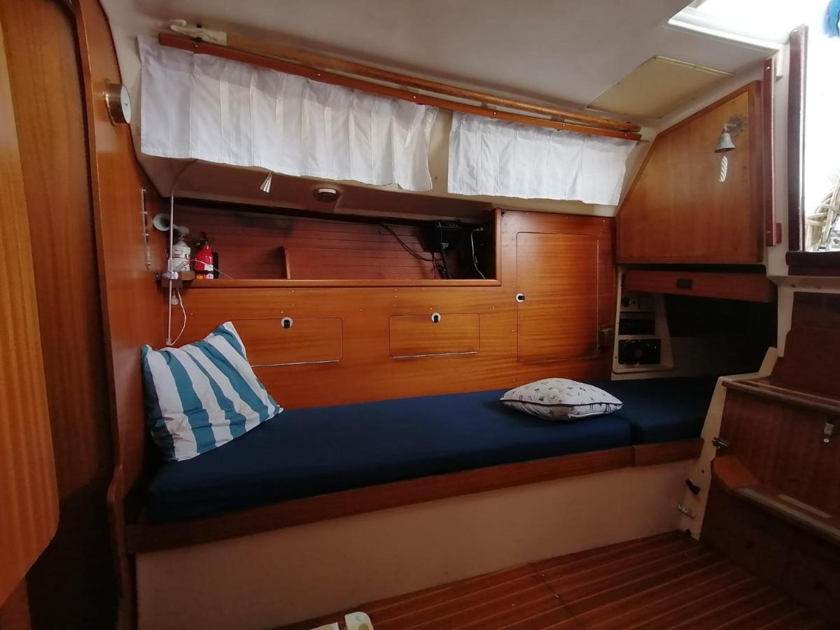Cozy Sailboat In Barcelona!! No Showers Сант Адриа де Бесос Екстериор снимка