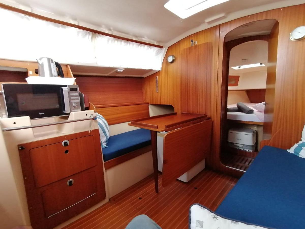 Cozy Sailboat In Barcelona!! No Showers Сант Адриа де Бесос Екстериор снимка
