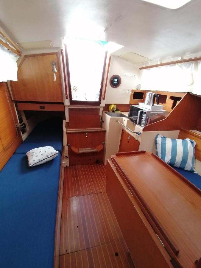 Cozy Sailboat In Barcelona!! No Showers Сант Адриа де Бесос Екстериор снимка