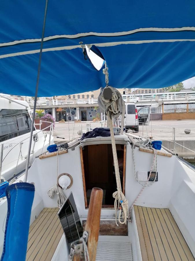 Cozy Sailboat In Barcelona!! No Showers Сант Адриа де Бесос Екстериор снимка