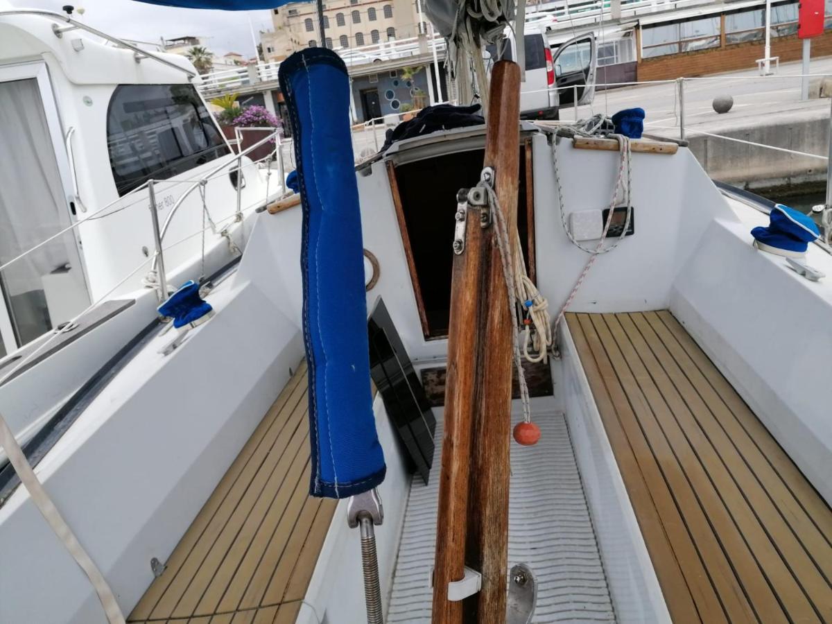 Cozy Sailboat In Barcelona!! No Showers Сант Адриа де Бесос Екстериор снимка