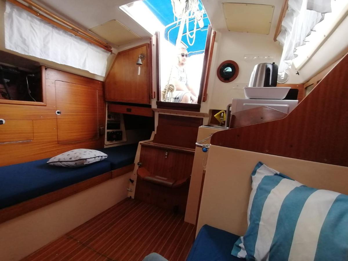 Cozy Sailboat In Barcelona!! No Showers Сант Адриа де Бесос Екстериор снимка