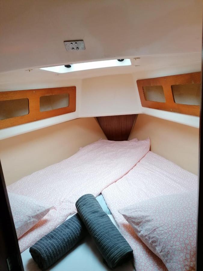 Cozy Sailboat In Barcelona!! No Showers Сант Адриа де Бесос Екстериор снимка